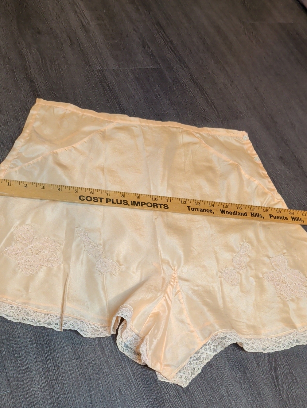 Antique 1920s 30s Tap Pants Peach French Knickers Side Button Art Deco - Picture 13 of 16